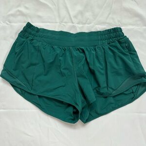 Lululemon Hotty Hot Low Rise Short 2.5” Size 10